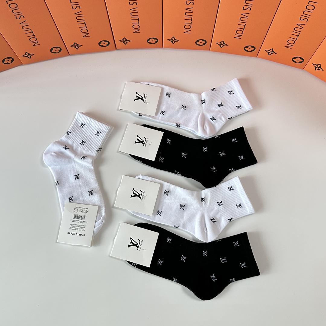 💛配专柜包装LV（路易威登）新款中长款堆堆袜袜子！一盒五双，专柜同步筒袜袜子，💛大牌出街，潮人必备🔥超好