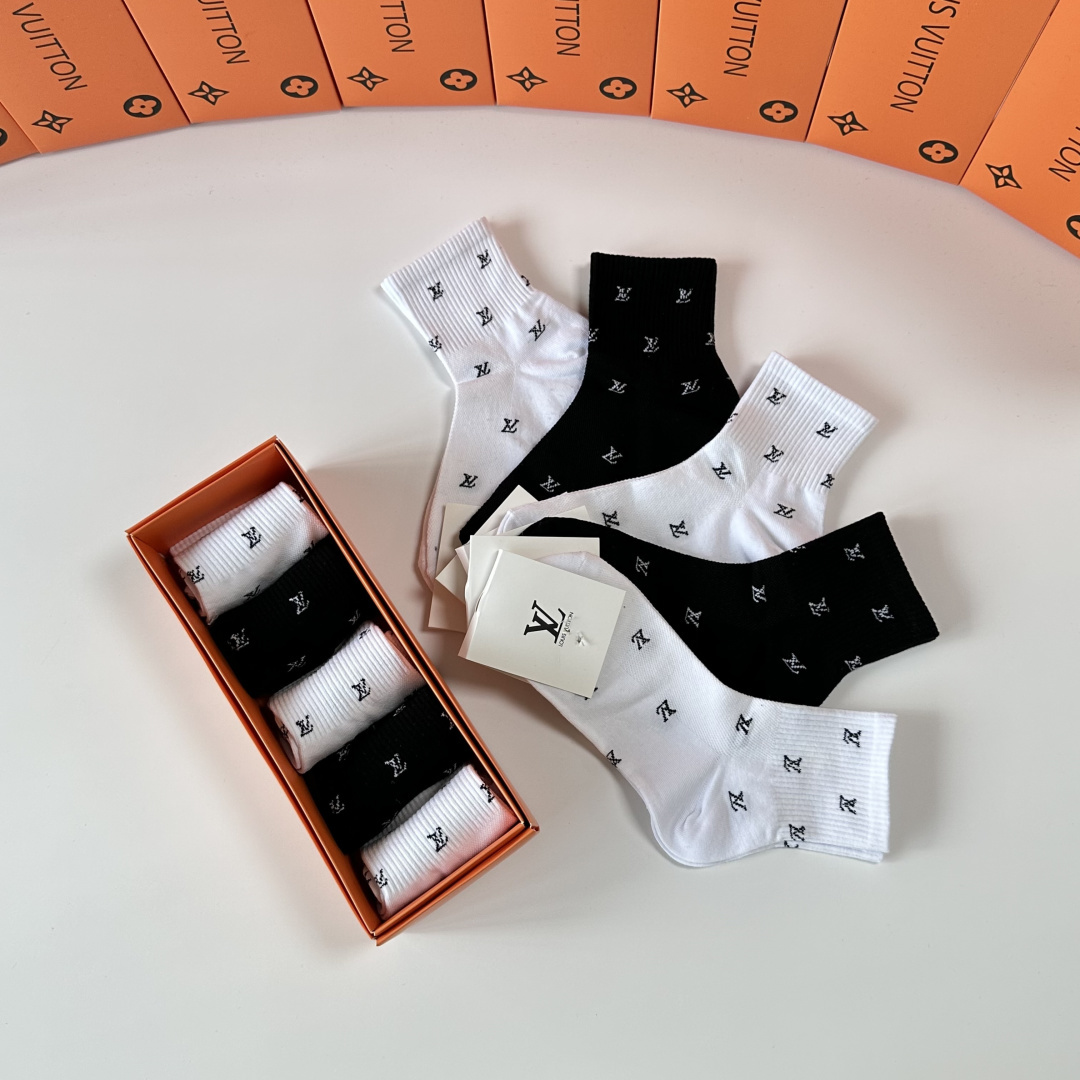 💛配专柜包装LV（路易威登）新款中长款堆堆袜袜子！一盒五双，专柜同步筒袜袜子，💛大牌出街，潮人必备🔥超好