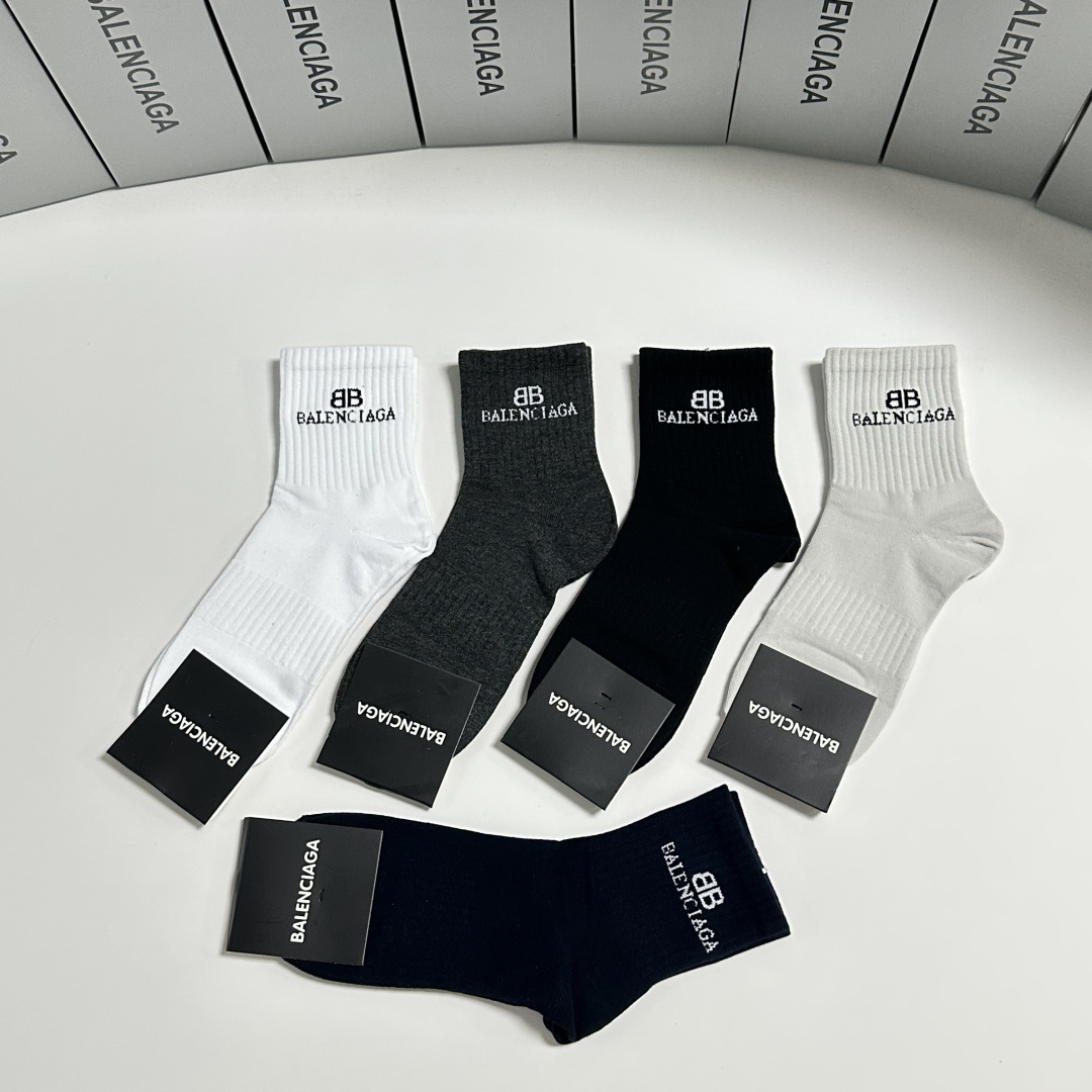 💛配专柜包装Balenciaga（巴黎世家）新款中长款堆堆袜袜子！一盒五双，专柜同步筒袜袜子，💛大牌出街