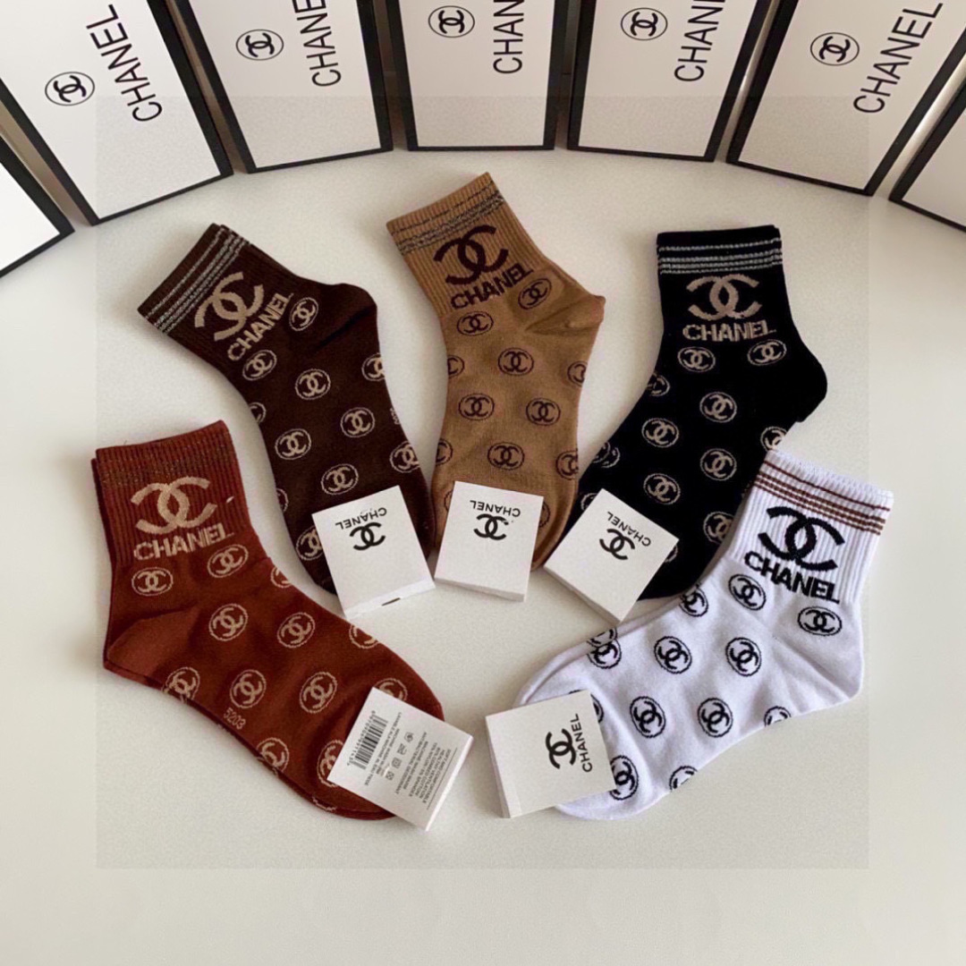 💛配专柜包装Chanel（香奈儿）新款中长款堆堆袜袜子！一盒五双，专柜同步筒袜袜子，💛大牌出街，潮人必备