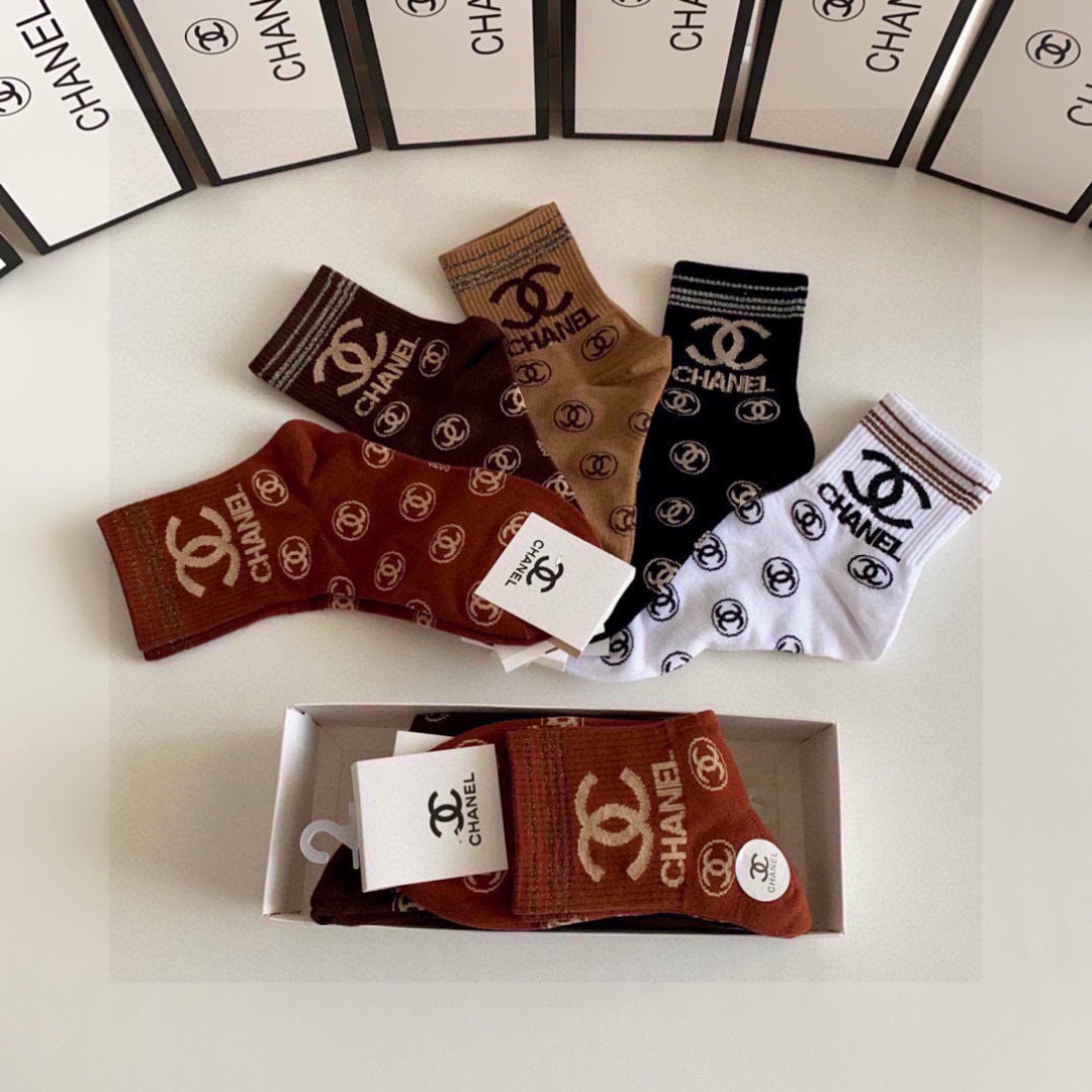 💛配专柜包装Chanel（香奈儿）新款中长款堆堆袜袜子！一盒五双，专柜同步筒袜袜子，💛大牌出街，潮人必备
