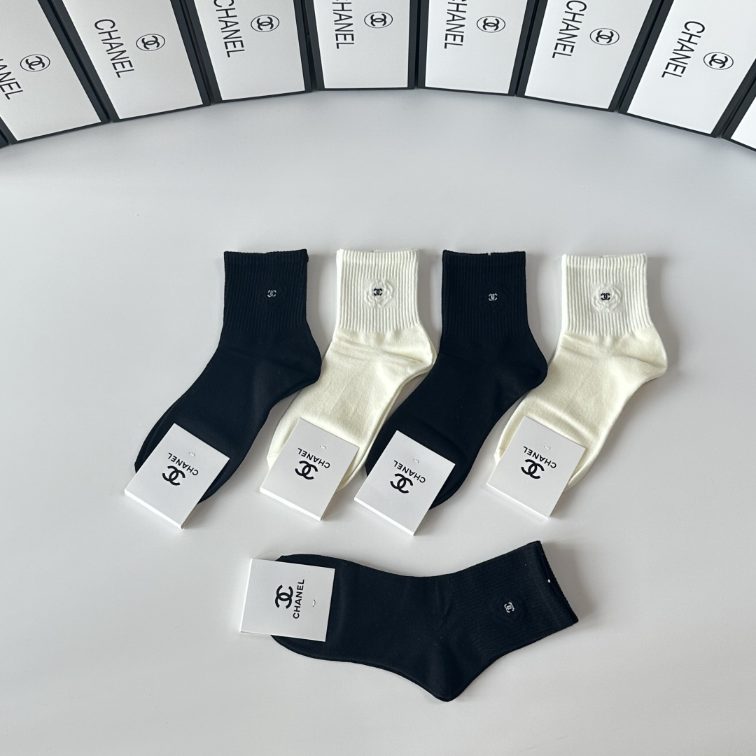 💛配包装Chanel（香奈儿）新款经典中长筒袜堆堆袜袜子！一盒五双， 专柜同步筒袜袜子，💛大牌出街，潮人