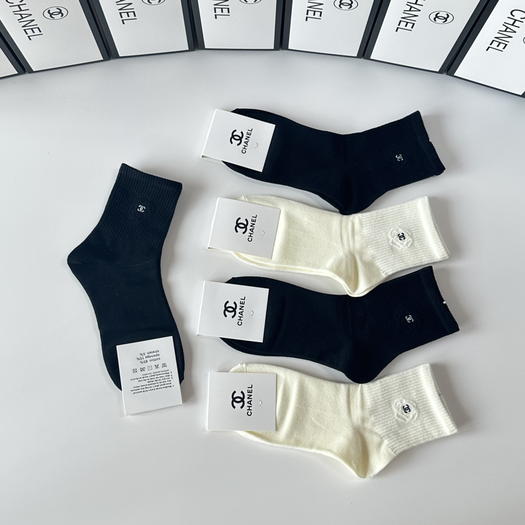 💛配包装Chanel（香奈儿）新款经典中长筒袜堆堆袜袜子！一盒五双， 专柜同步筒袜袜子，💛大牌出街，潮人