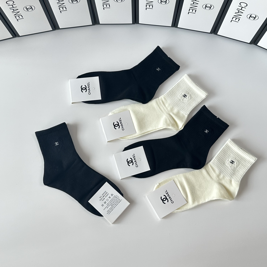 💛配包装Chanel（香奈儿）新款经典中长筒袜堆堆袜袜子！一盒五双， 专柜同步筒袜袜子，💛大牌出街，潮人