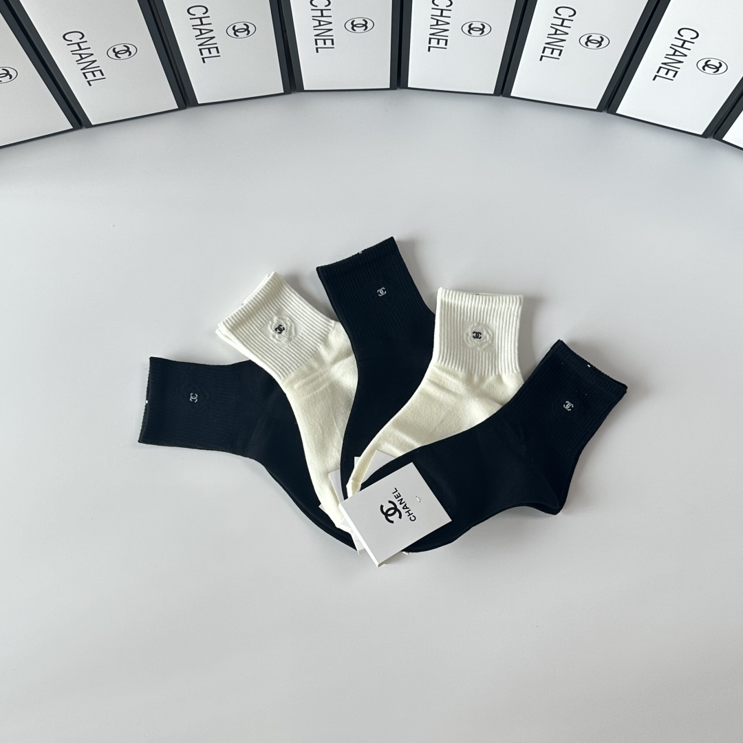 💛配包装Chanel（香奈儿）新款经典中长筒袜堆堆袜袜子！一盒五双， 专柜同步筒袜袜子，💛大牌出街，潮人