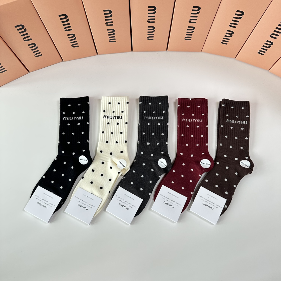 💛配专柜包装MiuMiu（缪缪）新款羊毛中长款堆堆袜袜子！一盒五双，专柜同步筒袜袜子，💛大牌出街，潮人必
