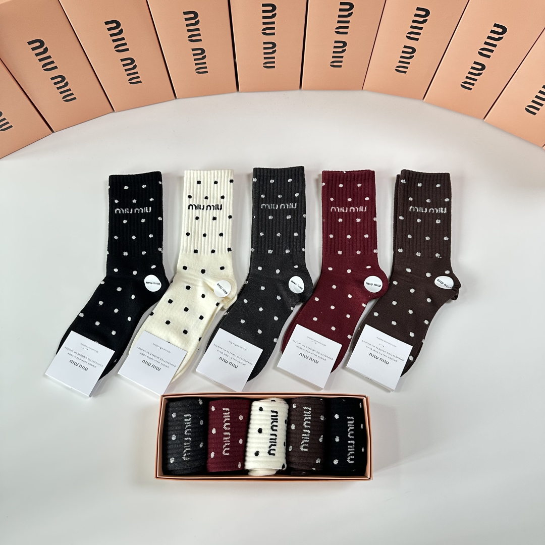 💛配专柜包装MiuMiu（缪缪）新款羊毛中长款堆堆袜袜子！一盒五双，专柜同步筒袜袜子，💛大牌出街，潮人必