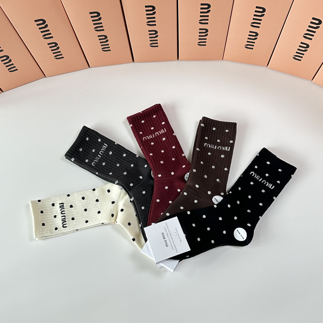 💛配专柜包装MiuMiu（缪缪）新款羊毛中长款堆堆袜袜子！一盒五双，专柜同步筒袜袜子，💛大牌出街，潮人必
