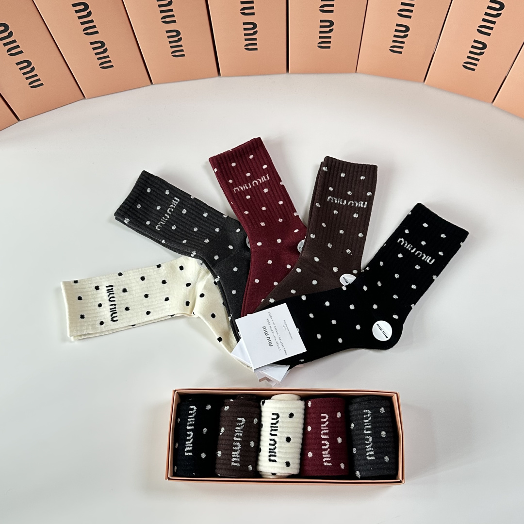 💛配专柜包装MiuMiu（缪缪）新款羊毛中长款堆堆袜袜子！一盒五双，专柜同步筒袜袜子，💛大牌出街，潮人必