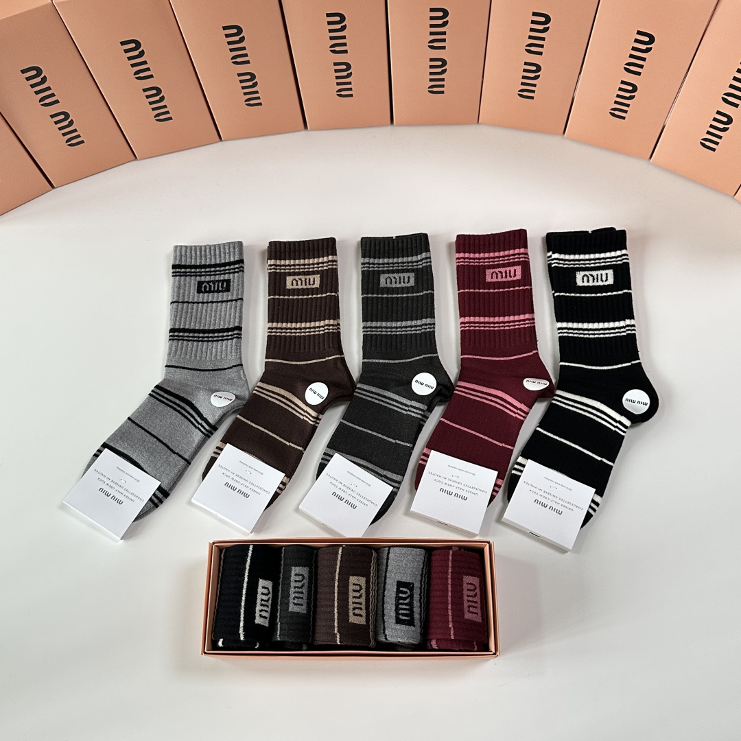 💛配专柜包装MiuMiu（缪缪）新款羊毛中长款堆堆袜袜子！一盒五双，专柜同步筒袜袜子，💛大牌出街，潮人必