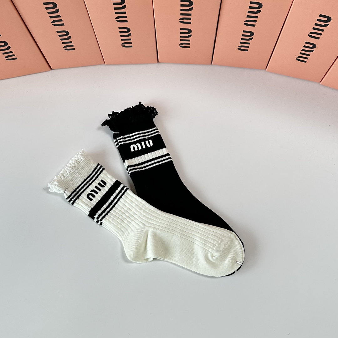 💛配包装MiuMiu（缪缪）新款经典中长款饰品袜堆堆袜袜子！一盒两双， 专柜同步筒款袜子，💛大牌出街，潮