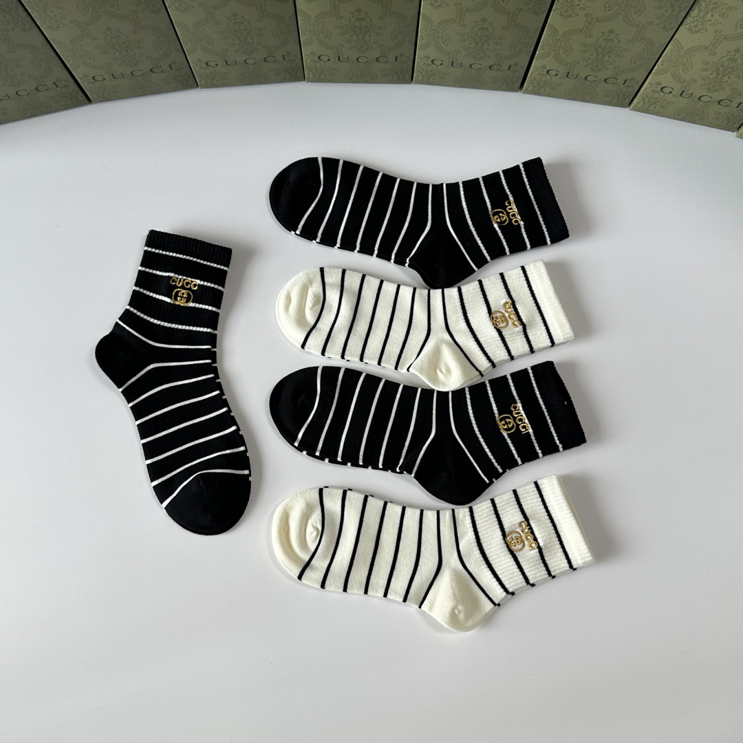 💛配包装Gucci（古驰）新款中长款堆堆袜袜子！一盒五双， 专柜同步筒款袜子，💛大牌出街，潮人必备🔥超好