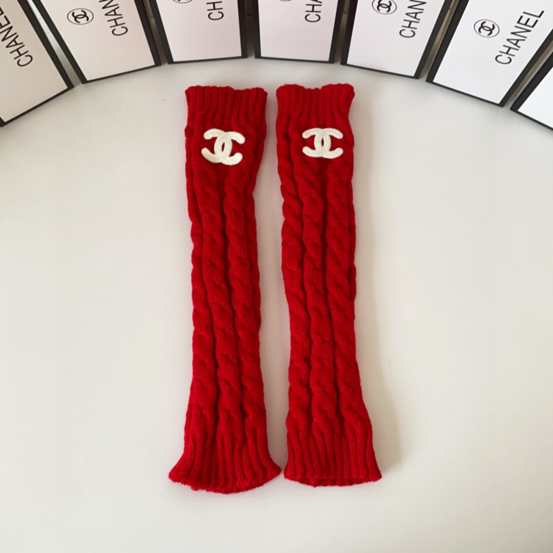 💛配包装Chanel（香奈儿）今年爆火的一款袜套袜子，手袖、袜套两用，一盒一双，专柜同步筒袜袜子，💛大牌