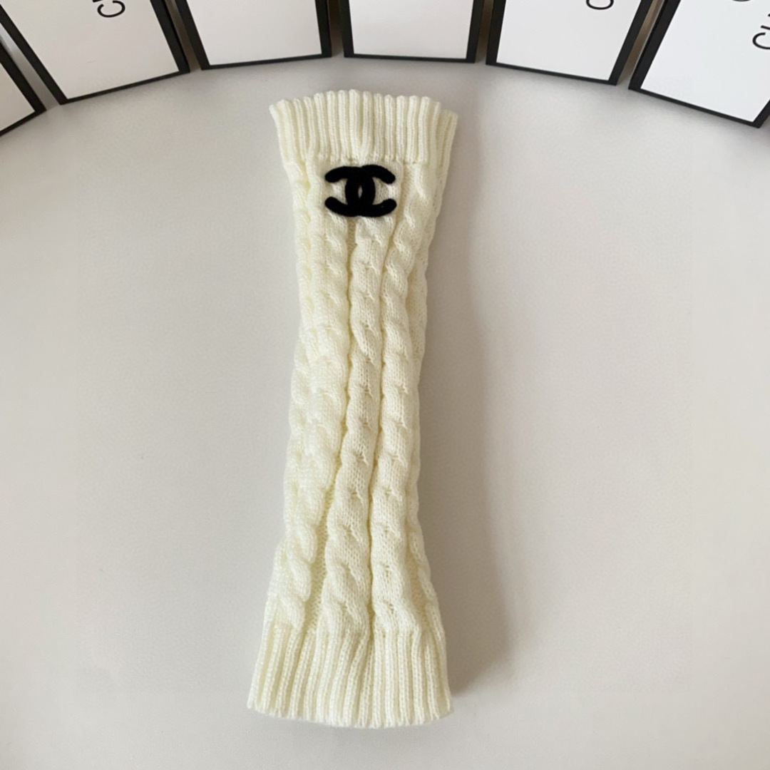 💛配包装Chanel（香奈儿）今年爆火的一款袜套袜子，手袖、袜套两用，一盒一双，专柜同步筒袜袜子，💛大牌