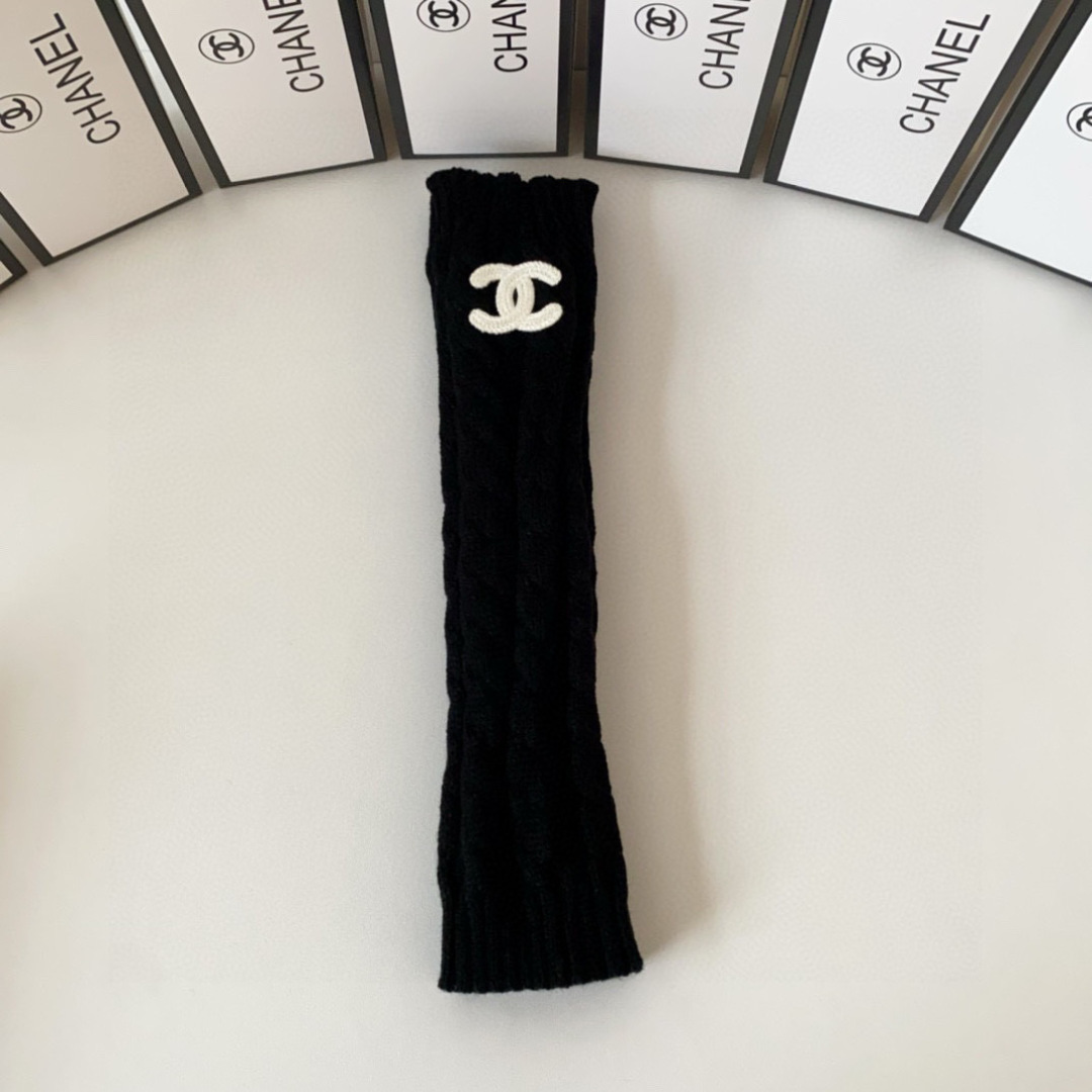 💛配包装Chanel（香奈儿）今年爆火的一款袜套袜子，手袖、袜套两用，一盒一双，专柜同步筒袜袜子，💛大牌