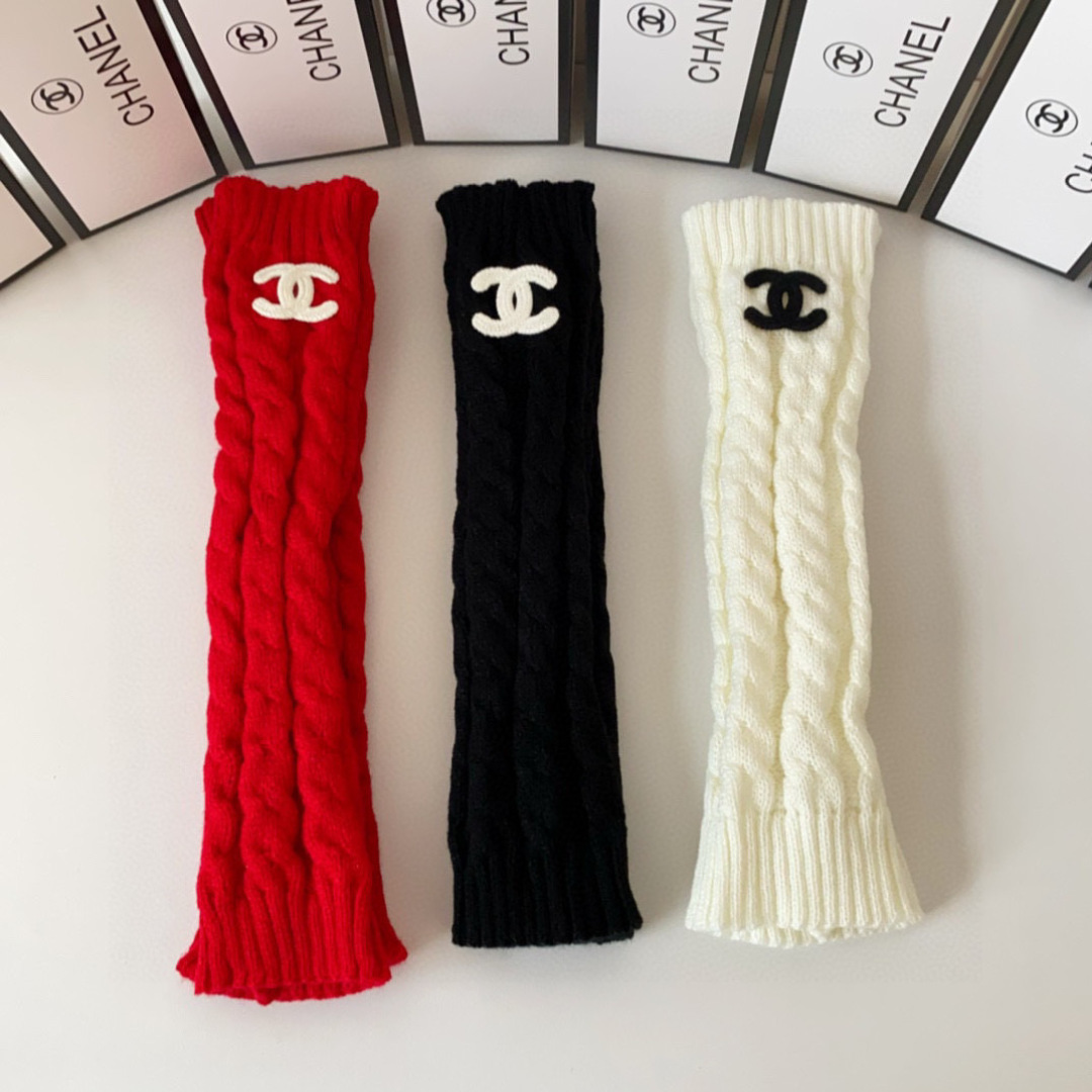 💛配包装Chanel（香奈儿）今年爆火的一款袜套袜子，手袖、袜套两用，一盒一双，专柜同步筒袜袜子，💛大牌