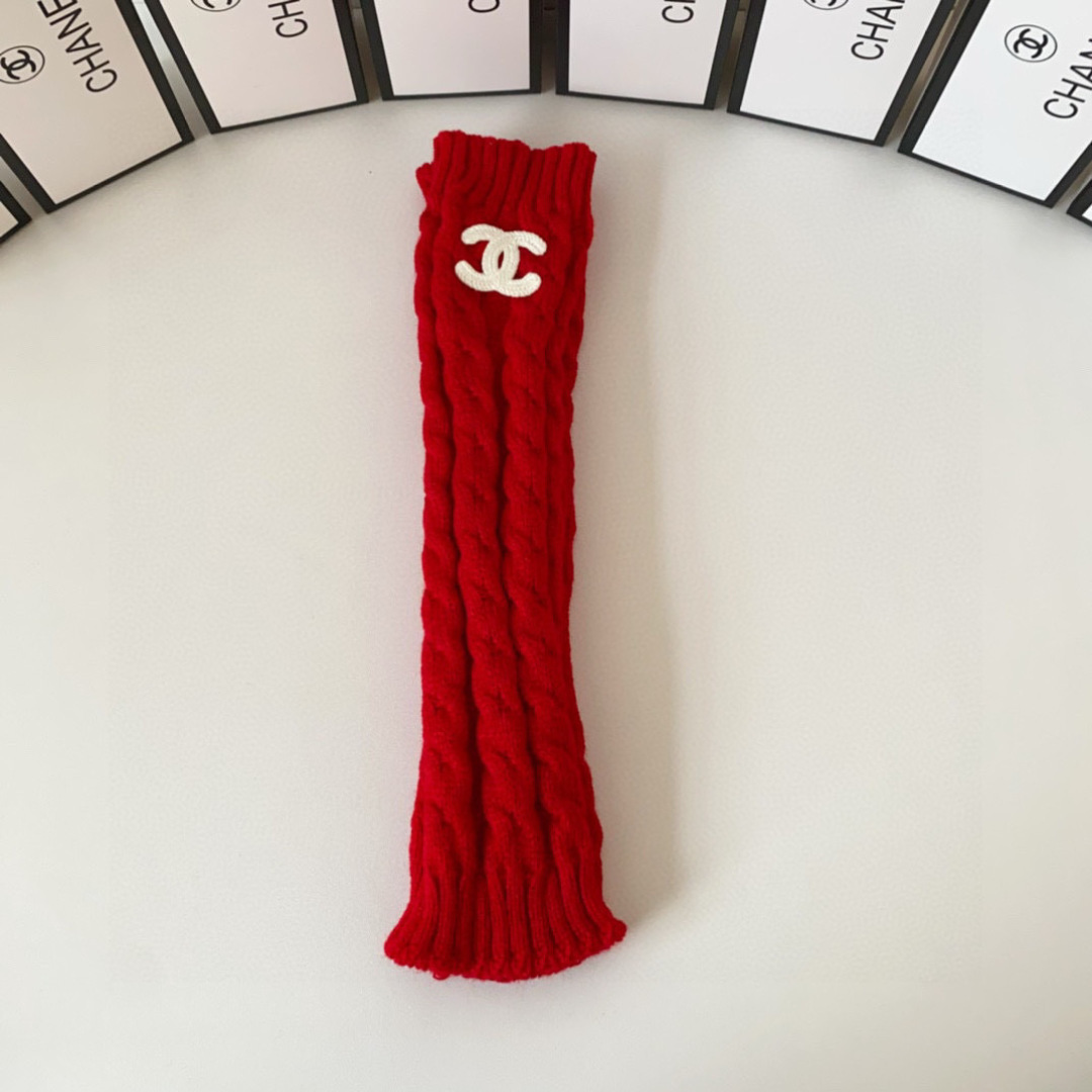 💛配包装Chanel（香奈儿）今年爆火的一款袜套袜子，手袖、袜套两用，一盒一双，专柜同步筒袜袜子，💛大牌