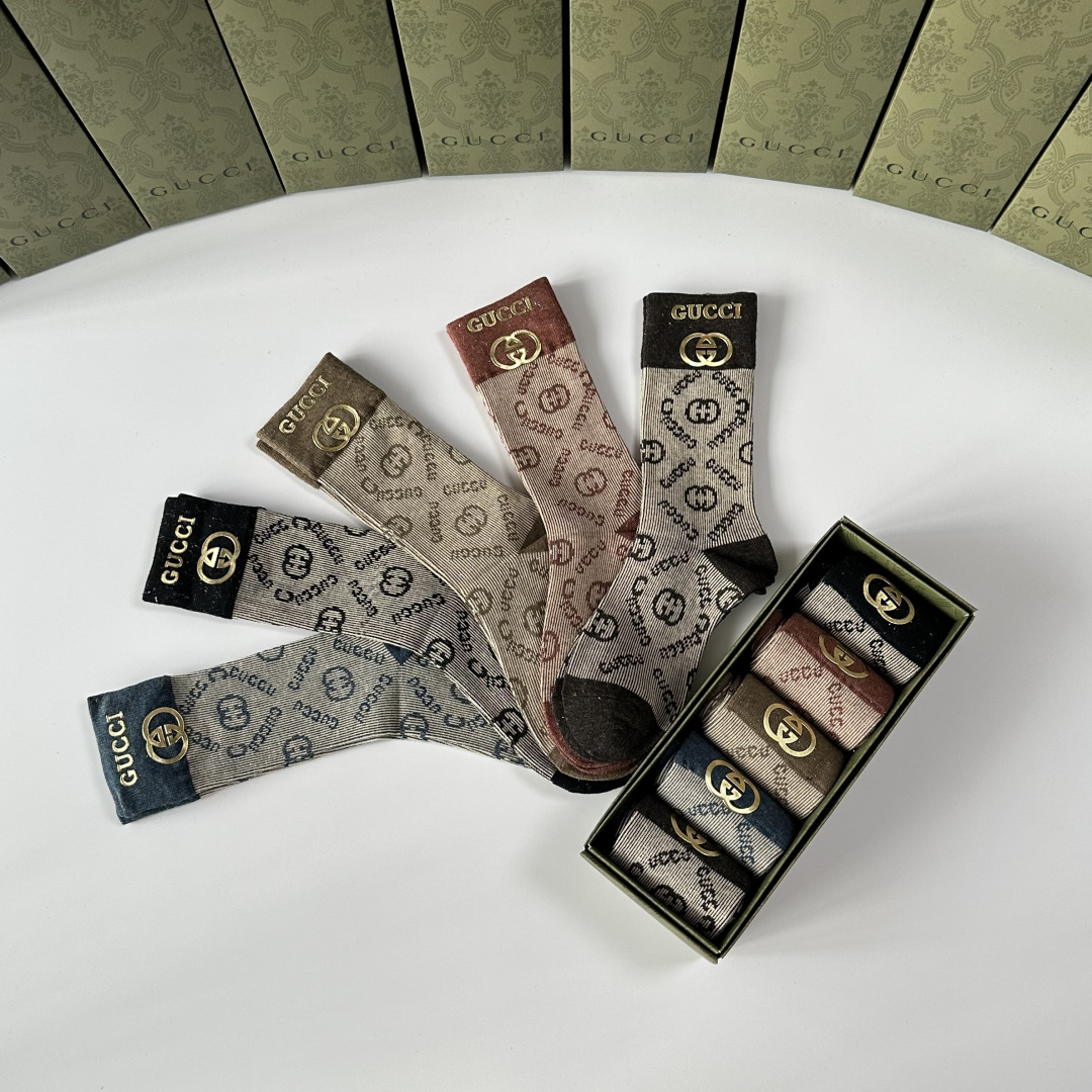 💛配包装Gucci（古驰）新款烫金双针中长款堆堆袜袜子！一盒五双， 专柜同步筒款袜子，💛大牌出街，潮人必