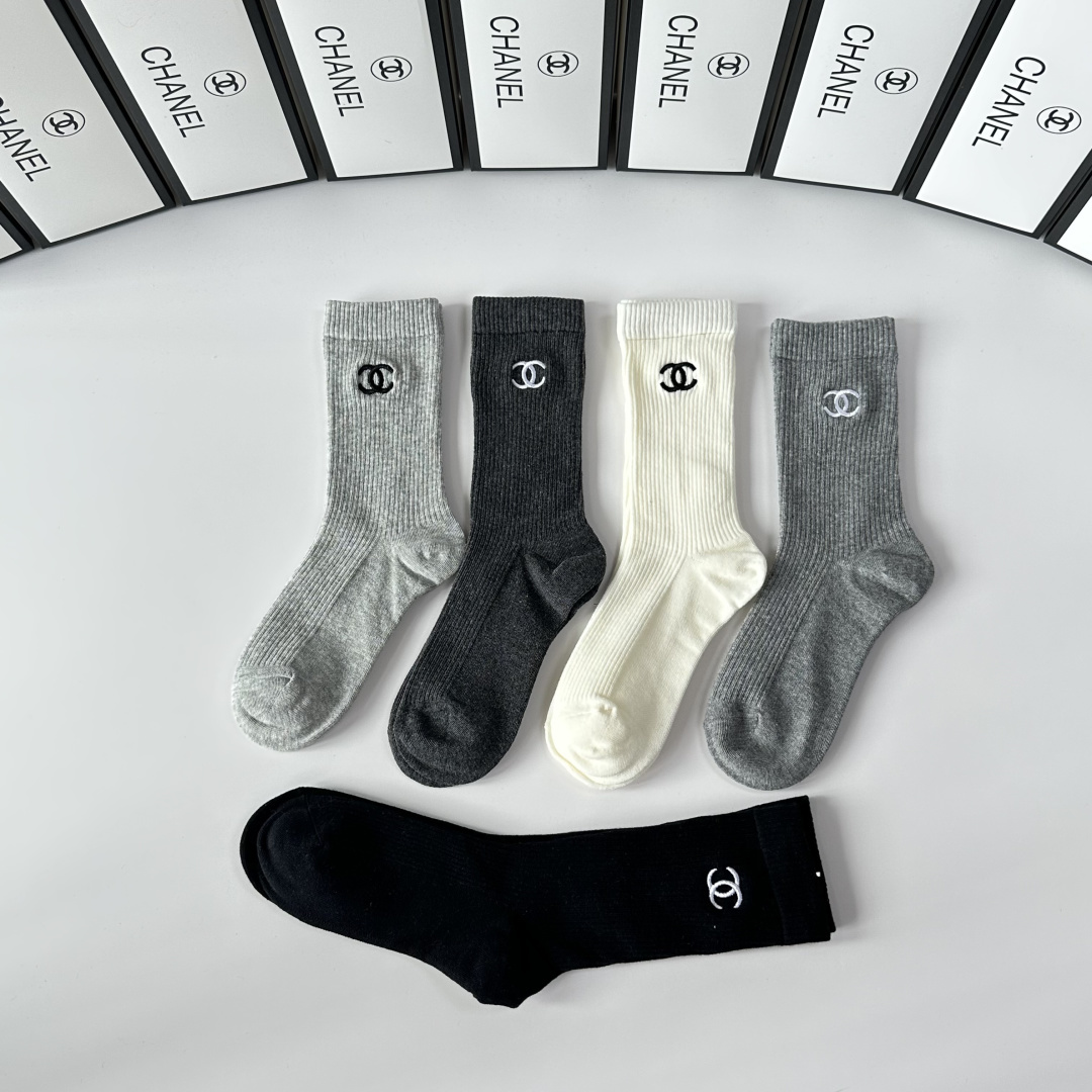 💛配包装Chanel（香奈儿）新款双针刺绣经典中长筒袜堆堆袜袜子！一盒五双， 专柜同步筒袜袜子，💛大牌出