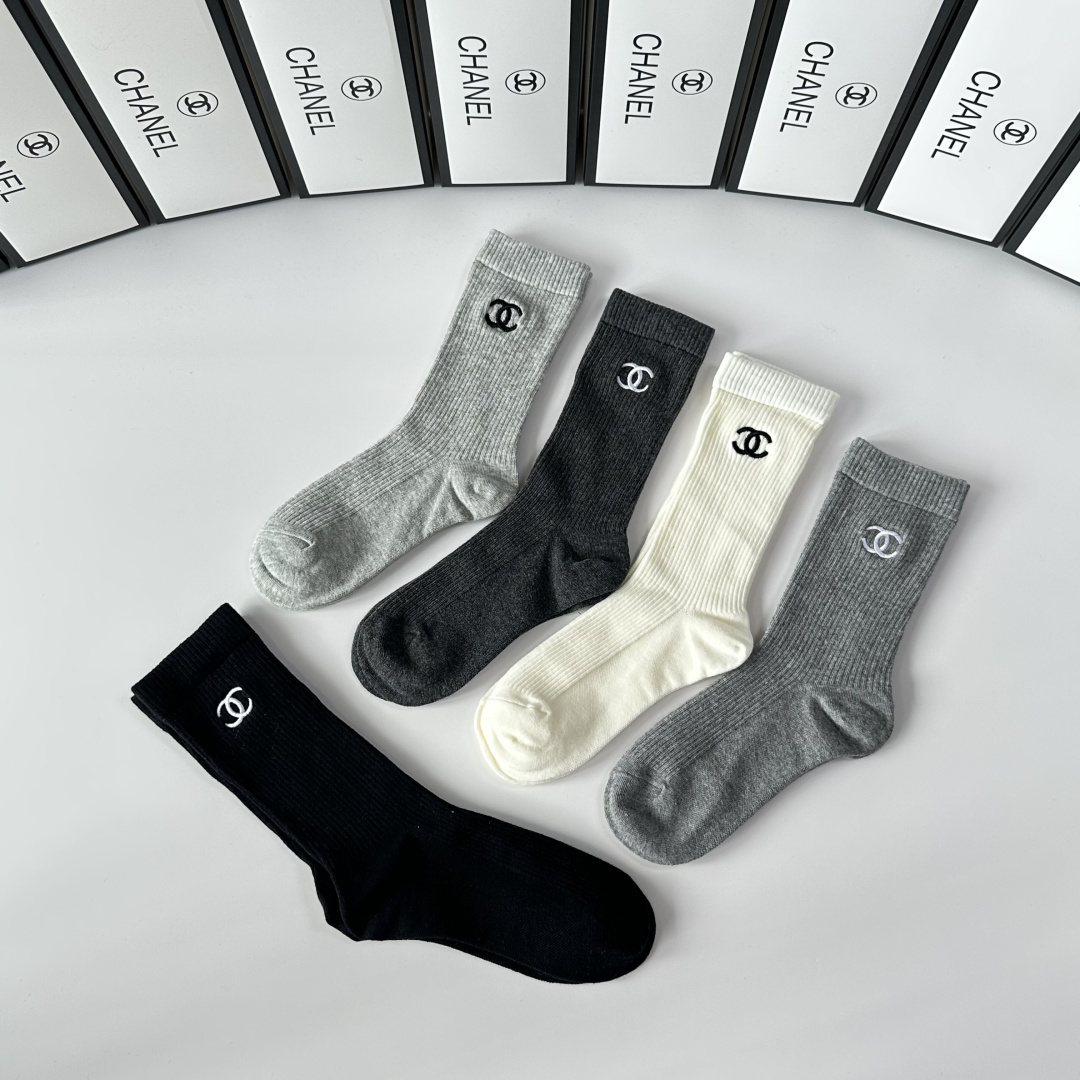 💛配包装Chanel（香奈儿）新款双针刺绣经典中长筒袜堆堆袜袜子！一盒五双， 专柜同步筒袜袜子，💛大牌出