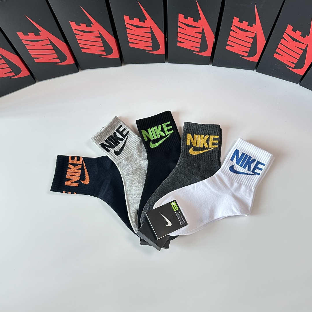 💛配专柜包装NIKE（耐克）新款中长款堆堆袜袜子！一盒五双，专柜同步筒袜袜子，大牌出街，潮人必备🔥超好搭