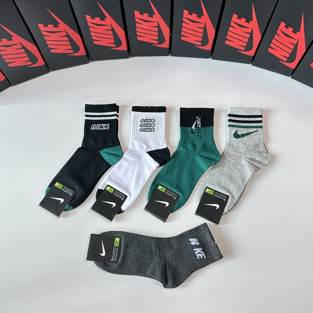 💛配专柜包装NIKE（耐克）新款中长款堆堆袜袜子！一盒五双，专柜同步筒袜袜子，大牌出街，潮人必备🔥超好搭