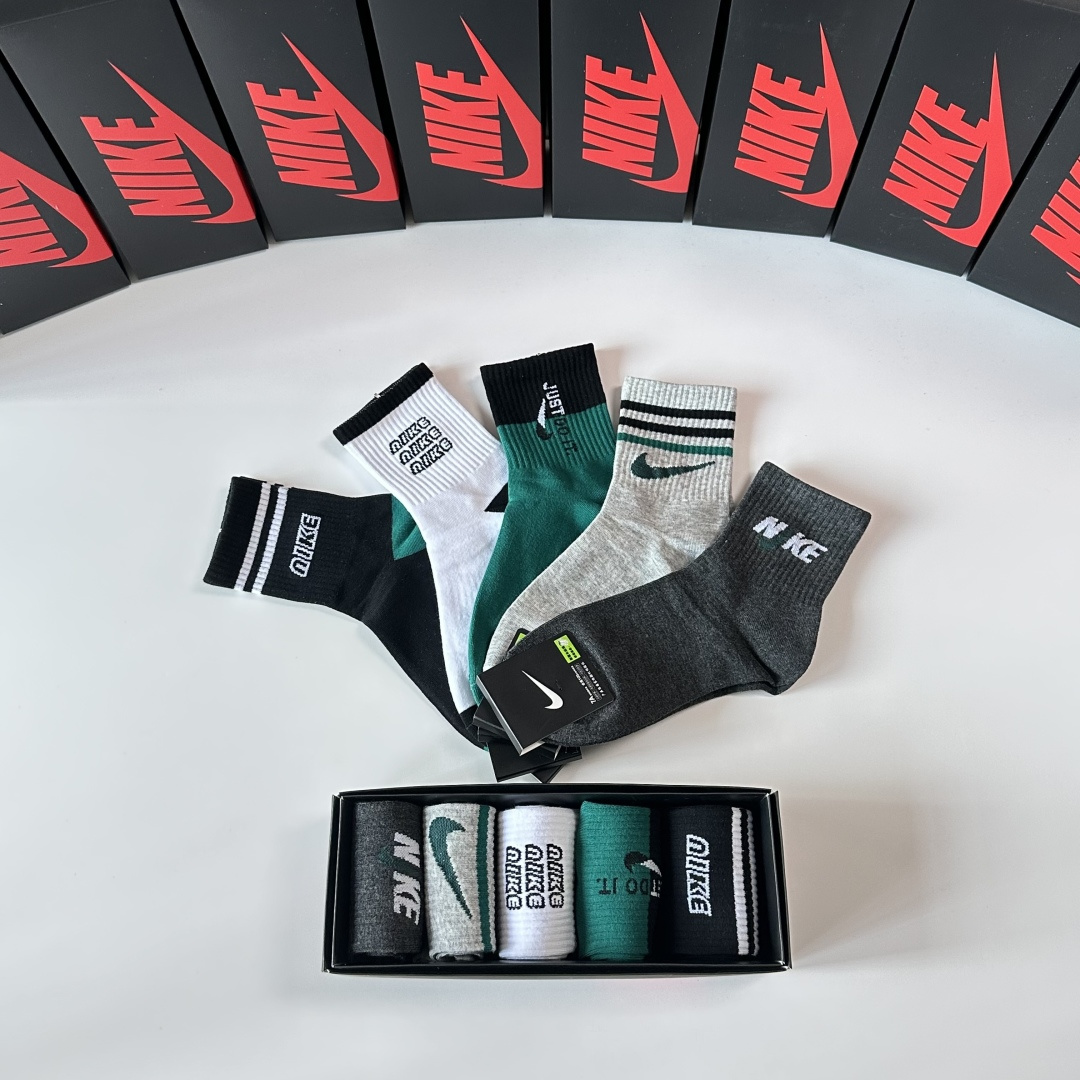 💛配专柜包装NIKE（耐克）新款中长款堆堆袜袜子！一盒五双，专柜同步筒袜袜子，大牌出街，潮人必备🔥超好搭