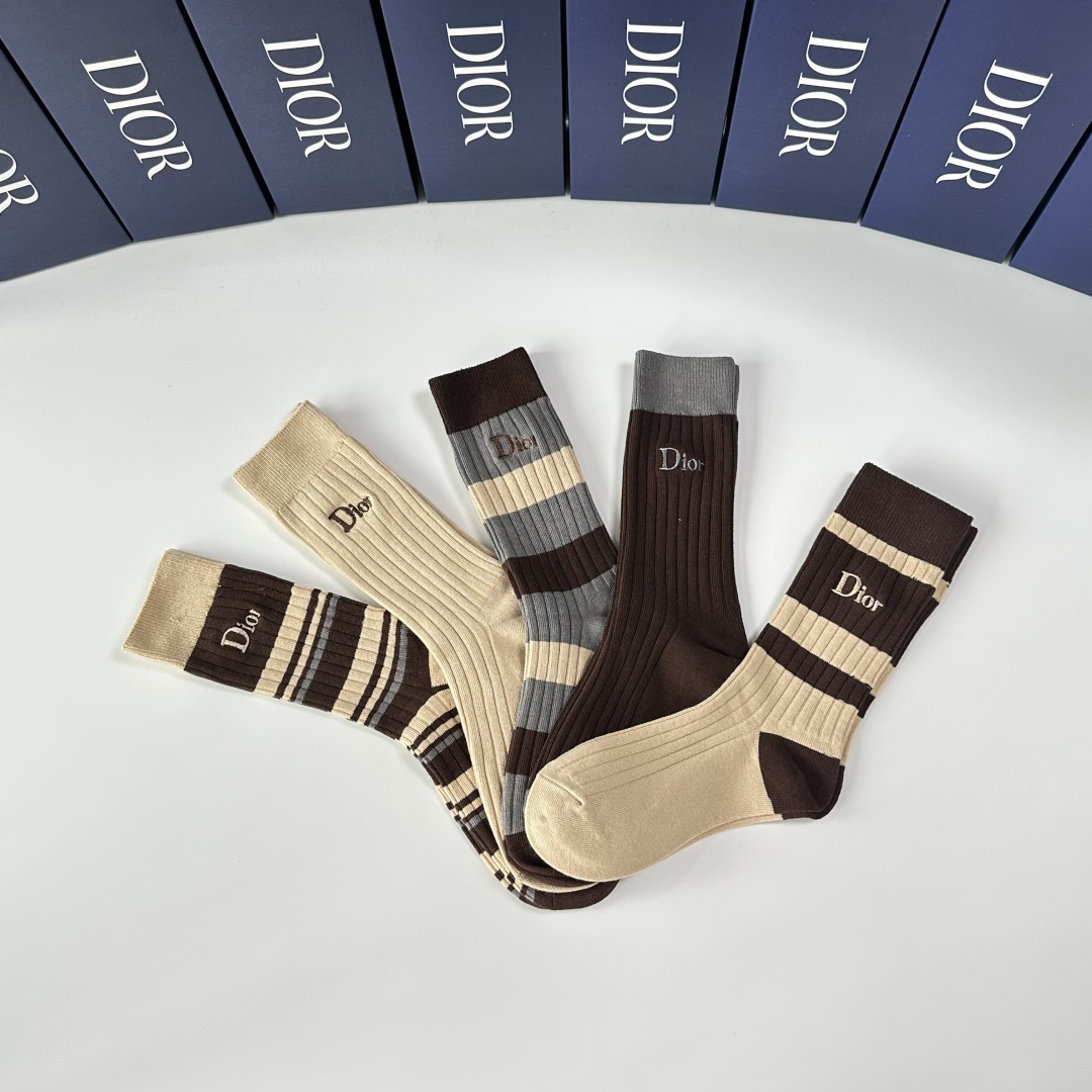 💛配包装DIOR（迪奥）新款双针刺绣经典中长筒袜堆堆袜袜子！一盒五双， 专柜同步筒袜袜子，💛大牌出街，潮