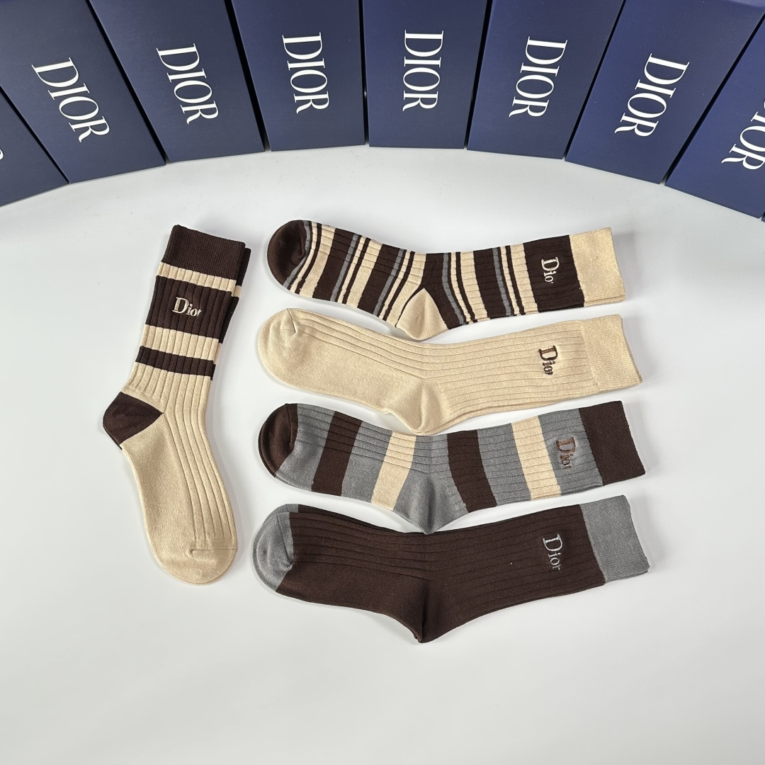 💛配包装DIOR（迪奥）新款双针刺绣经典中长筒袜堆堆袜袜子！一盒五双， 专柜同步筒袜袜子，💛大牌出街，潮