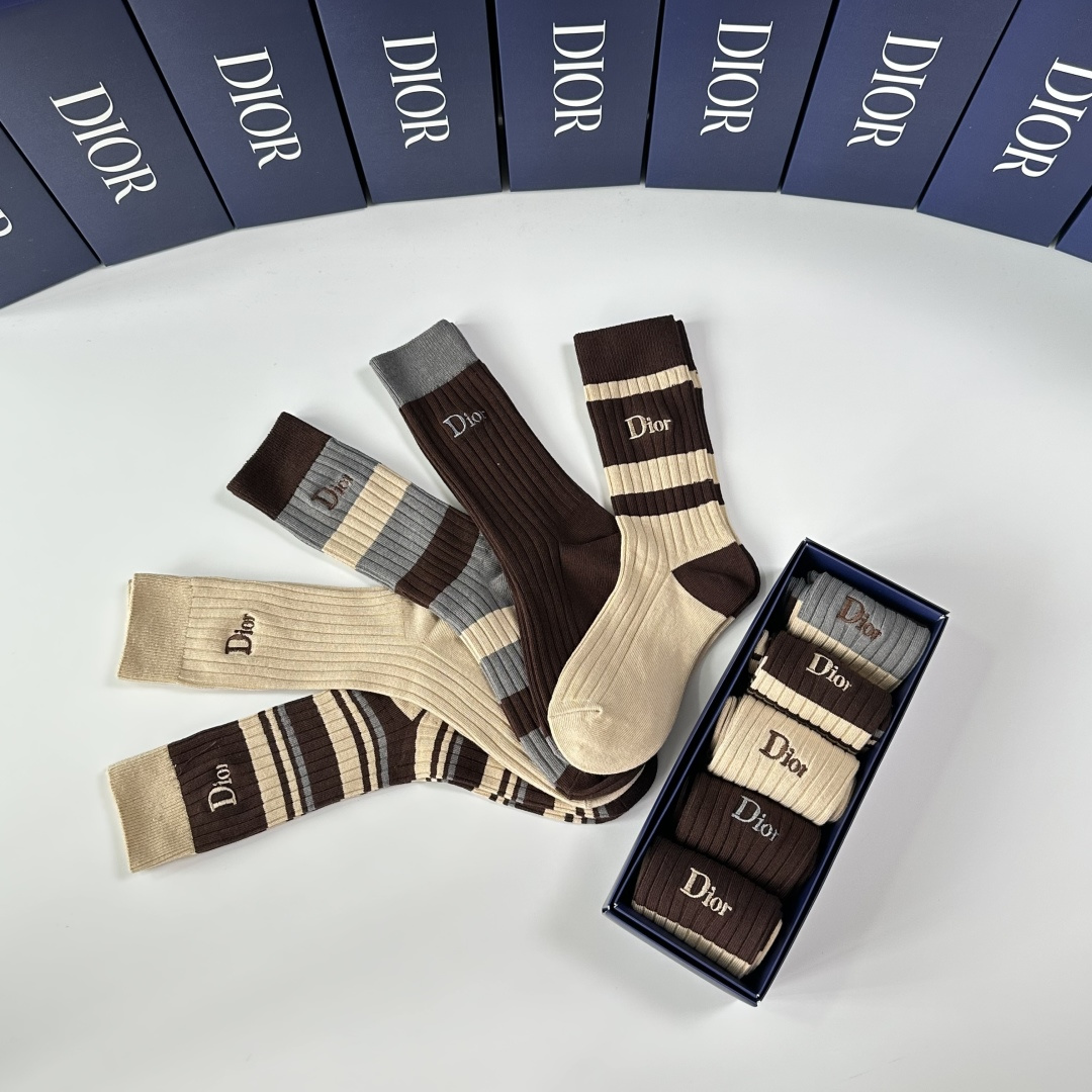 💛配包装DIOR（迪奥）新款双针刺绣经典中长筒袜堆堆袜袜子！一盒五双， 专柜同步筒袜袜子，💛大牌出街，潮