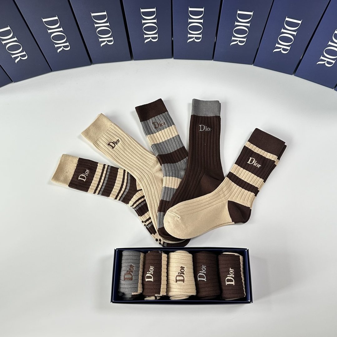 💛配包装DIOR（迪奥）新款双针刺绣经典中长筒袜堆堆袜袜子！一盒五双， 专柜同步筒袜袜子，💛大牌出街，潮