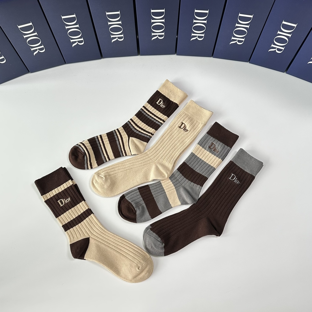 💛配包装DIOR（迪奥）新款双针刺绣经典中长筒袜堆堆袜袜子！一盒五双， 专柜同步筒袜袜子，💛大牌出街，潮