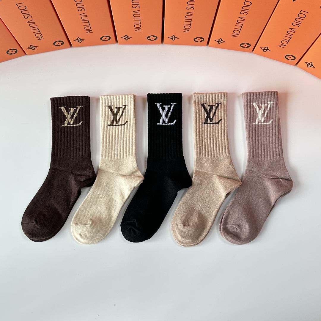 NO:618374,Specially equipped with counter packaging LV (Louis Vuitton) new cashmere mid-length pile socks!  Five pairs in a box, counter-synchronized tube socks, big brands out on the street, a must-have for fashionistas, super easy to match. Socks, stockings, louis vuitton, louis vuitton, socks19860909特 配专柜包装 LV（路易威登）新款羊绒中长款堆堆袜袜子！一盒五双,专柜同步筒袜袜子,大牌出街,潮人必备超好搭.袜子丝袜,袜子,louis vuitton,louis vuitton,socks,accessory