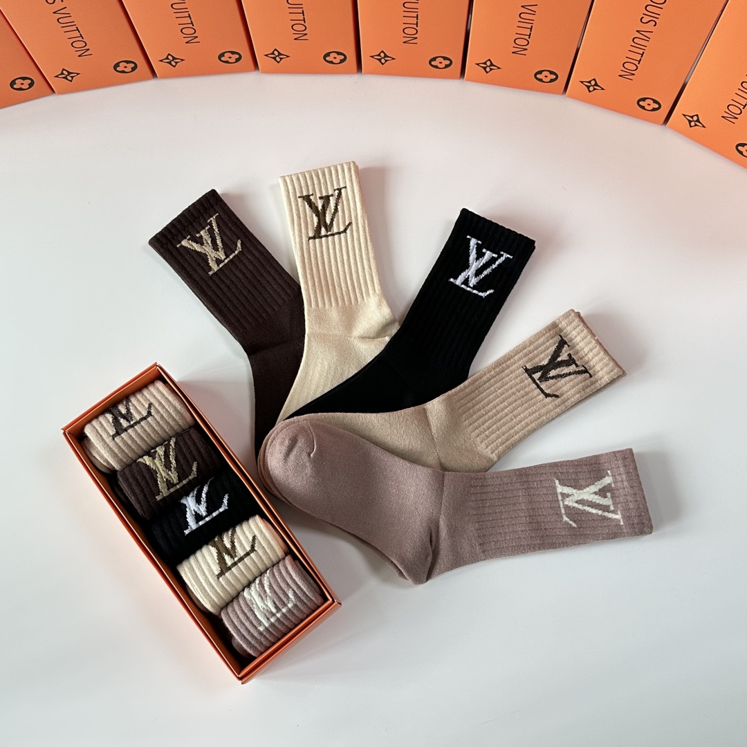 💛配专柜包装LV（路易威登）新款羊绒中长款堆堆袜袜子！一盒五双，专柜同步筒袜袜子，💛大牌出街，潮人必备🔥