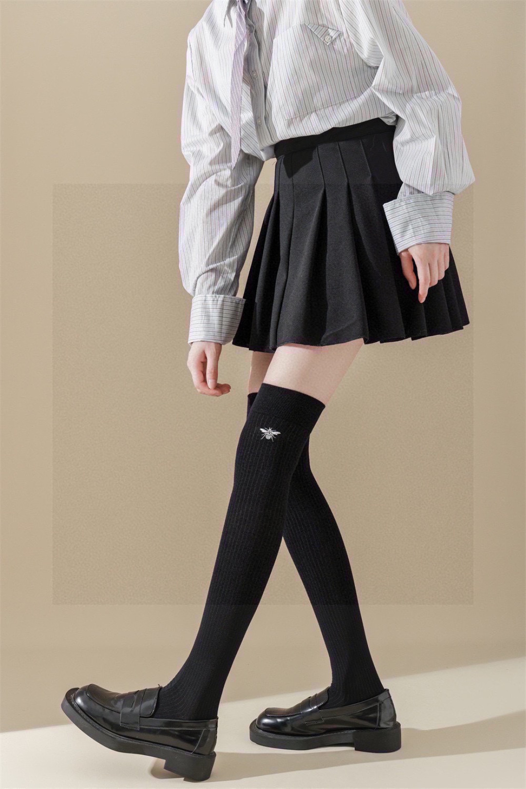 💛配包装Gucci（古驰）爆款出货 新款双针蜜蜂刺绣过膝长袜堆堆袜袜子🧦！一盒一双，专柜同步筒袜袜子，💛