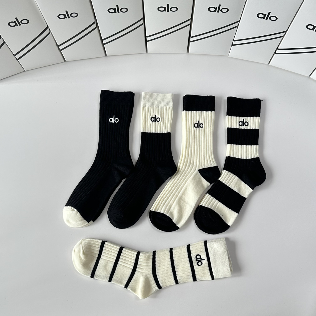 💛配专柜包装ALO 新款羊绒双针刺绣中长款堆堆袜袜子！一盒五双，专柜同步筒袜袜子，💛大牌出街，潮人必备🔥