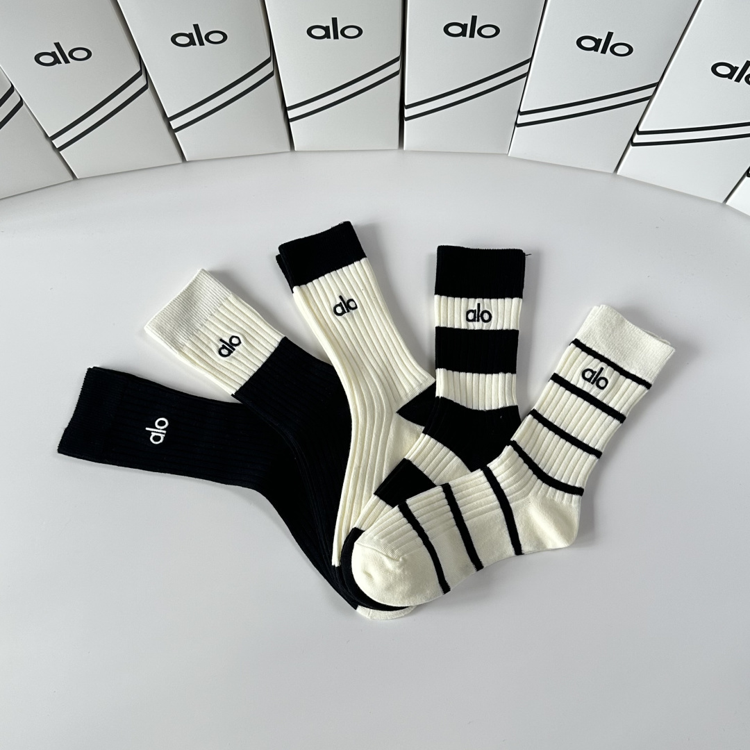 💛配专柜包装ALO 新款羊绒双针刺绣中长款堆堆袜袜子！一盒五双，专柜同步筒袜袜子，💛大牌出街，潮人必备🔥