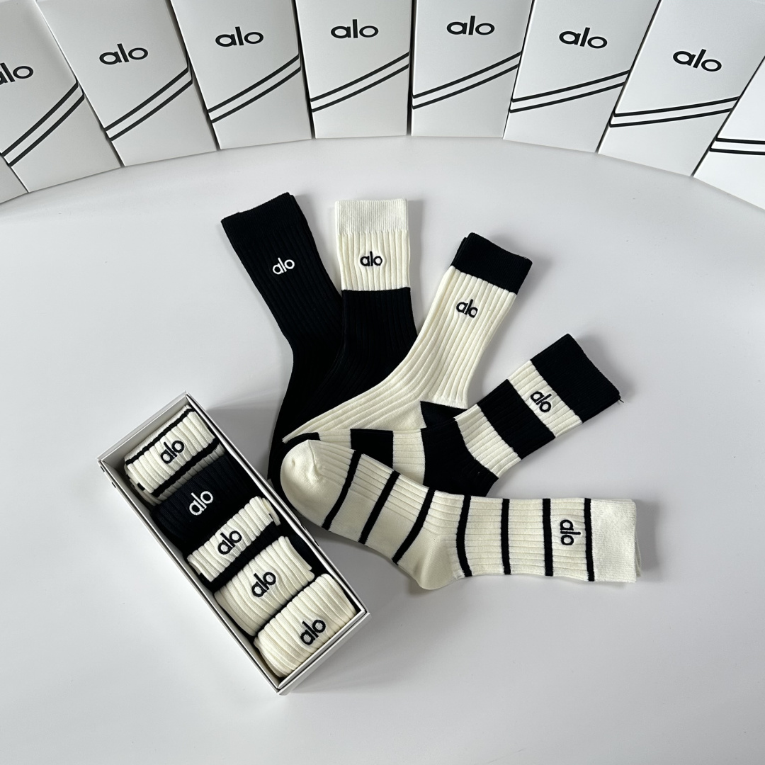 💛配专柜包装ALO 新款羊绒双针刺绣中长款堆堆袜袜子！一盒五双，专柜同步筒袜袜子，💛大牌出街，潮人必备🔥