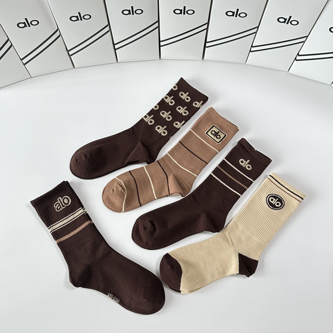 💛配包装ALO 新款中长款堆堆袜袜子！一盒五双， 专柜同步筒款袜子，💛大牌出街，潮人必备🔥超好搭
