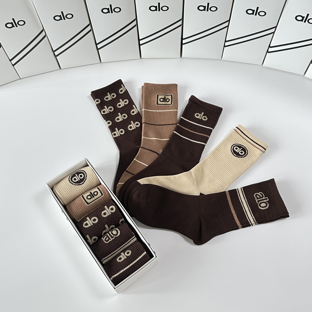 💛配包装ALO 新款中长款堆堆袜袜子！一盒五双， 专柜同步筒款袜子，💛大牌出街，潮人必备🔥超好搭