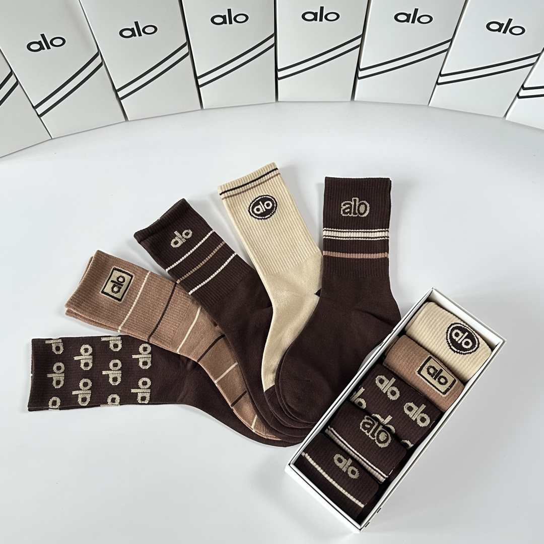 💛配包装ALO 新款中长款堆堆袜袜子！一盒五双， 专柜同步筒款袜子，💛大牌出街，潮人必备🔥超好搭