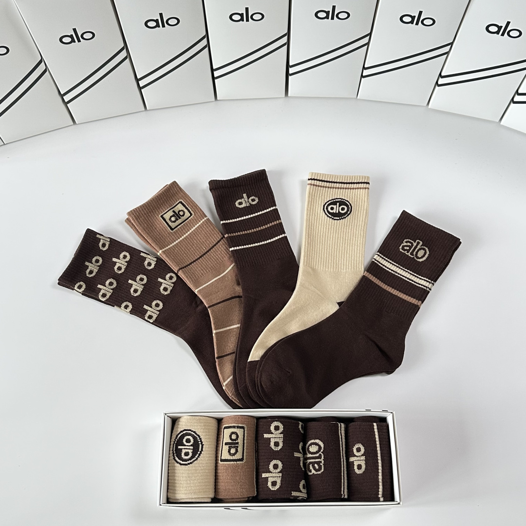 💛配包装ALO 新款中长款堆堆袜袜子！一盒五双， 专柜同步筒款袜子，💛大牌出街，潮人必备🔥超好搭