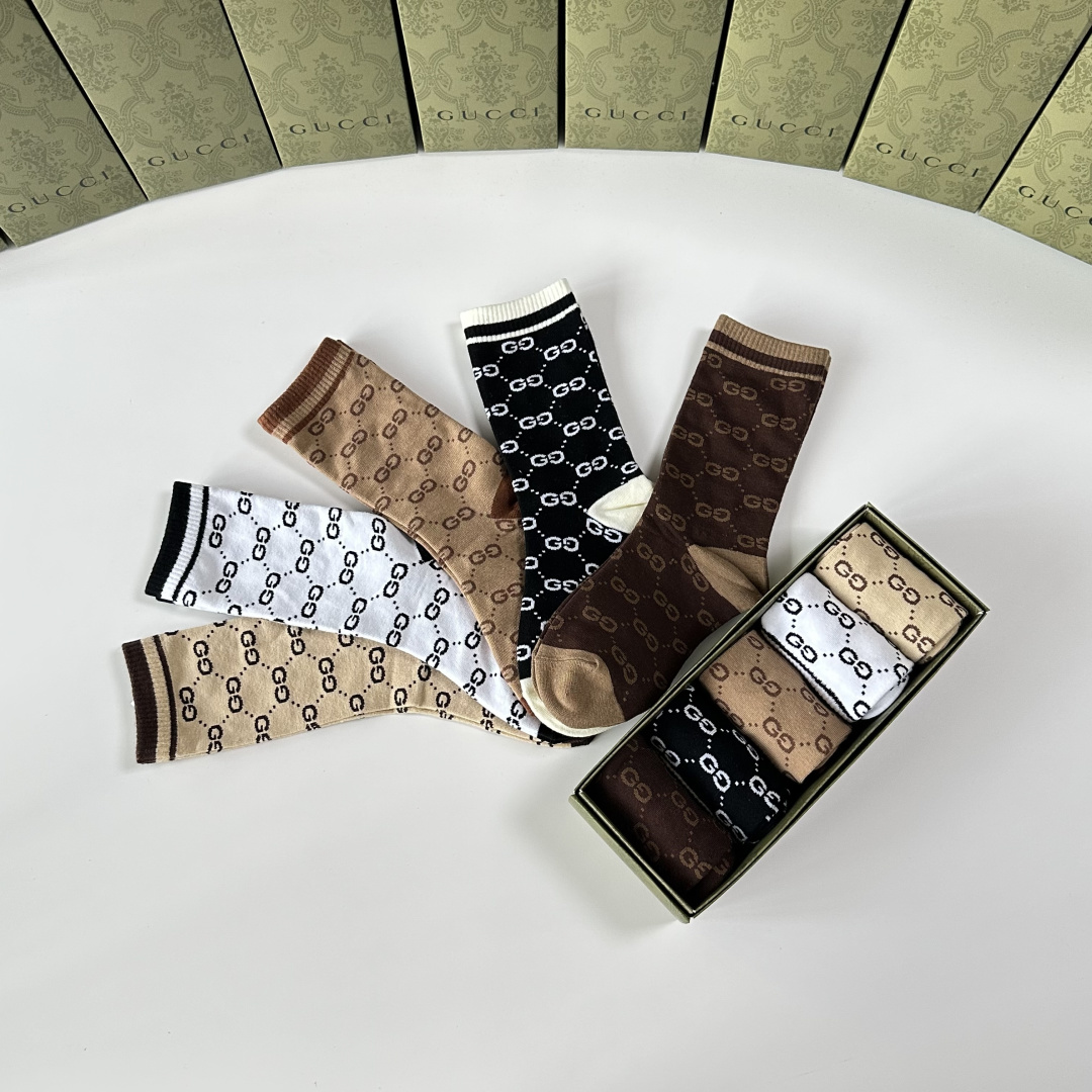 💛配专柜包装Gucci（古驰）新款中长款堆堆袜袜子！一盒五双，专柜同步筒袜袜子，💛大牌出街，潮人必备🔥超