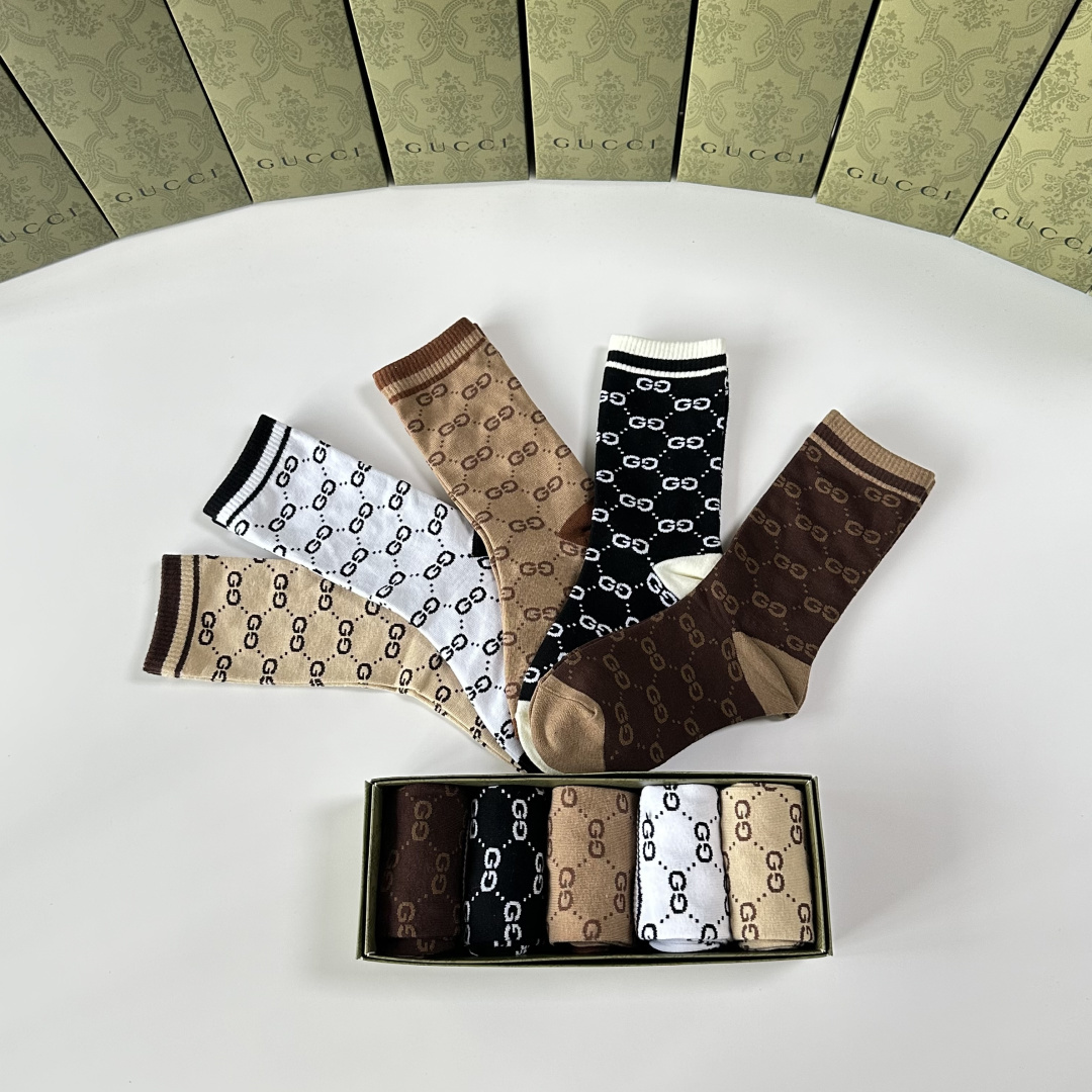 💛配专柜包装Gucci（古驰）新款中长款堆堆袜袜子！一盒五双，专柜同步筒袜袜子，💛大牌出街，潮人必备🔥超
