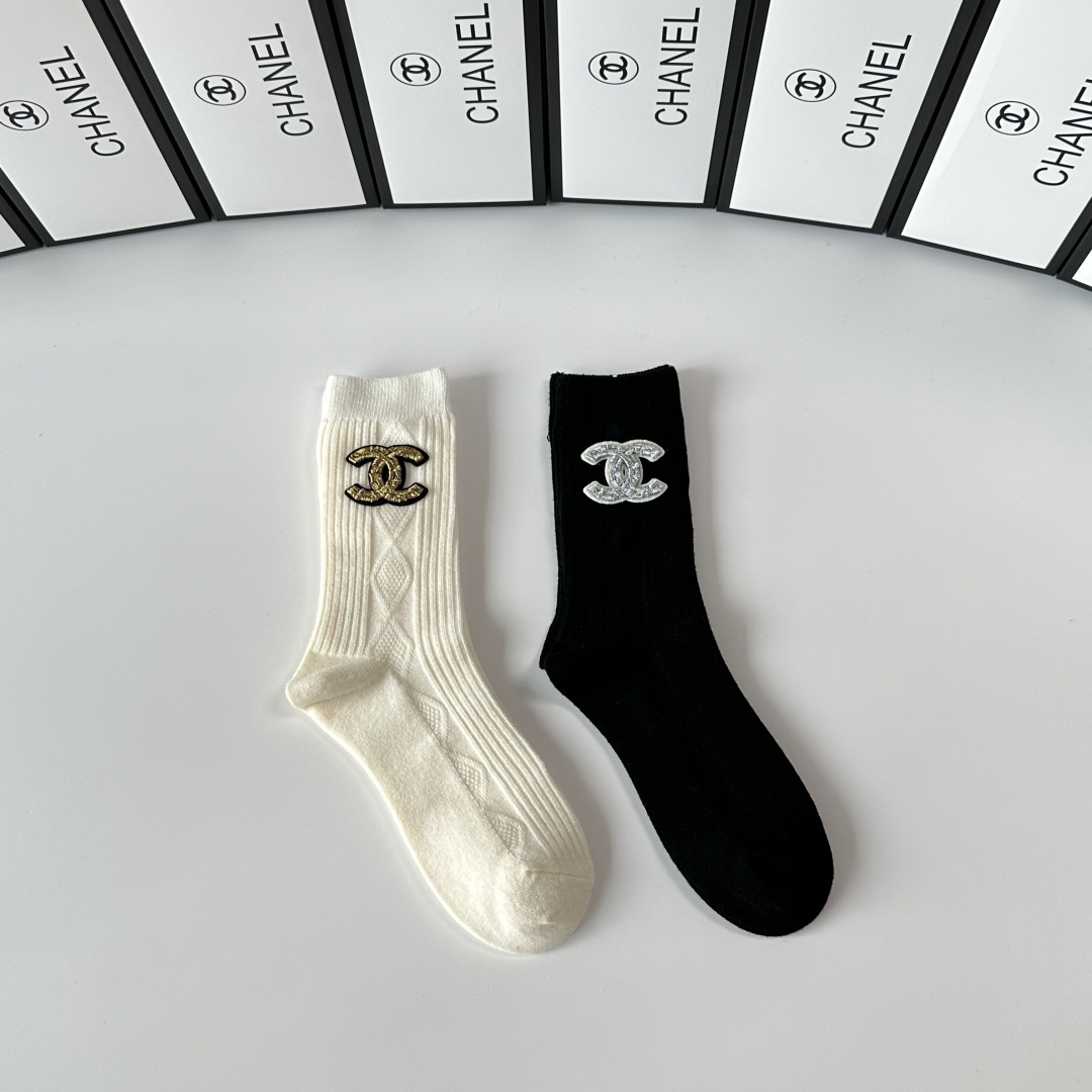 💛配专柜包装Chanel（香奈儿）新款羊绒堆堆袜袜子！一盒两双，专柜同步款袜子，💛大牌出街，潮人必备🔥超