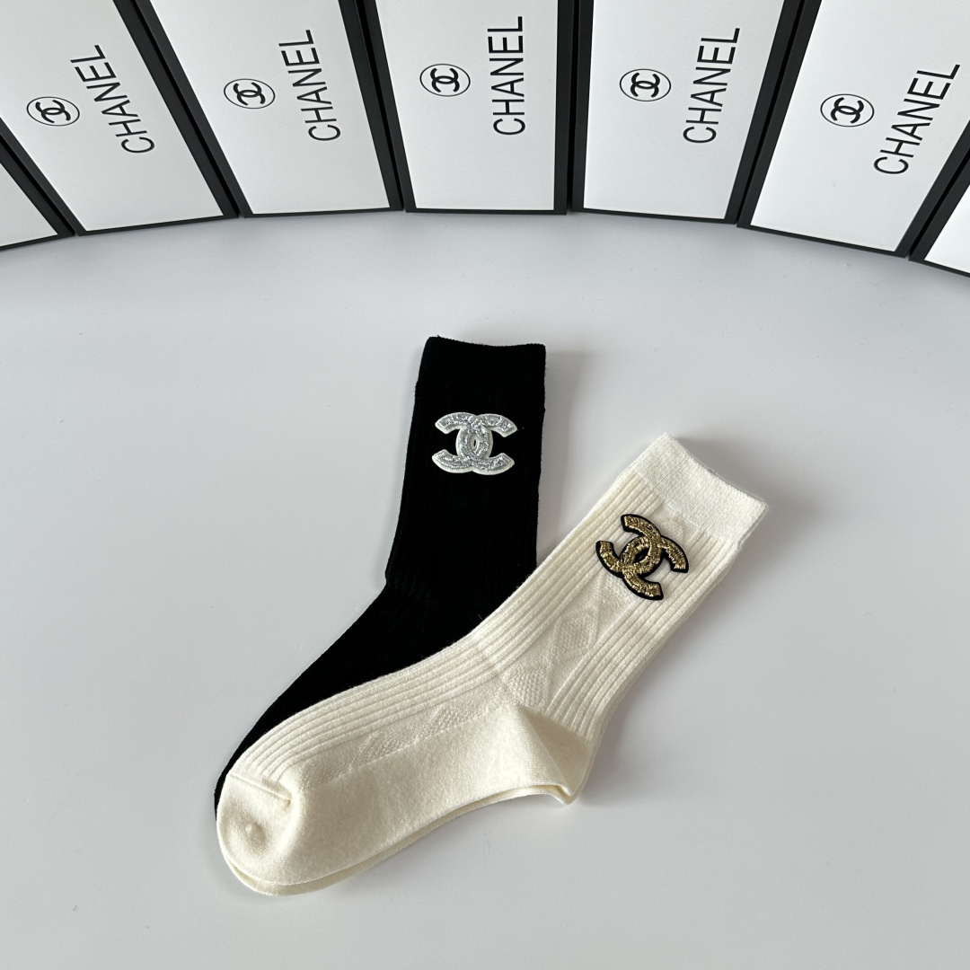 💛配专柜包装Chanel（香奈儿）新款羊绒堆堆袜袜子！一盒两双，专柜同步款袜子，💛大牌出街，潮人必备🔥超