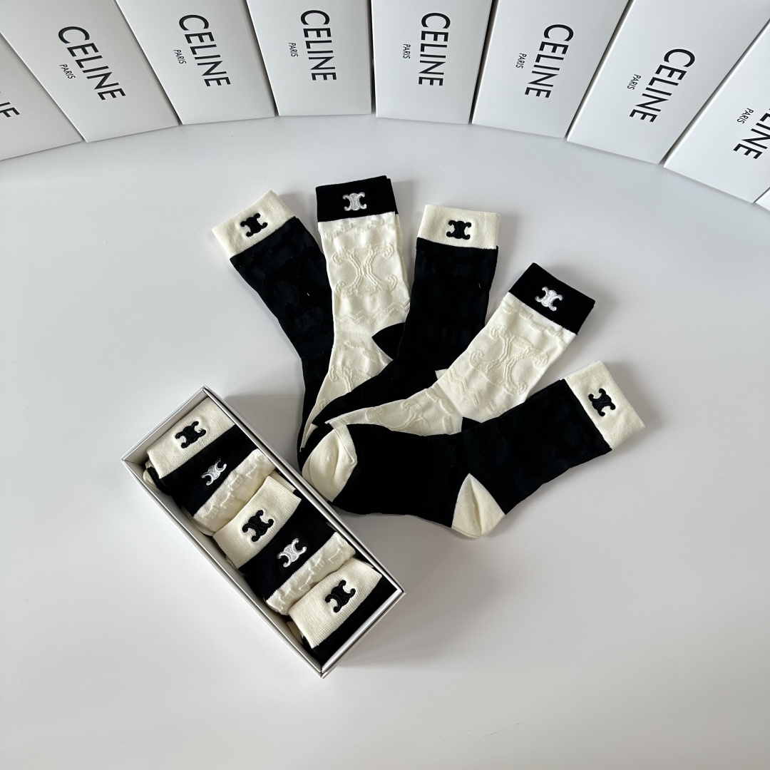 💛配专柜包装CELINE（赛琳）新款刺绣中长款堆堆袜袜子！一盒五双，专柜同步筒袜袜子，💛大牌出街，潮人必