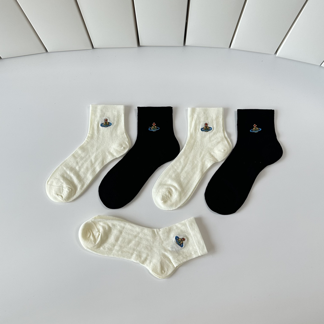 💛配包装西太后 新款刺绣经典中筒款堆堆袜袜子！一盒五双， 专柜同步筒袜袜子，💛大牌出街，潮人必备🔥超好搭