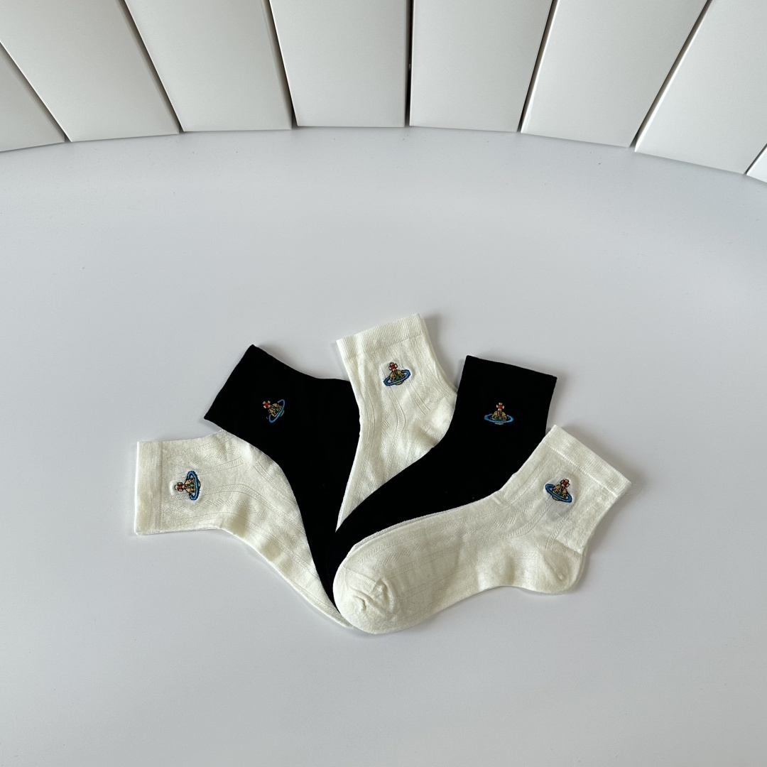 💛配包装西太后 新款刺绣经典中筒款堆堆袜袜子！一盒五双， 专柜同步筒袜袜子，💛大牌出街，潮人必备🔥超好搭