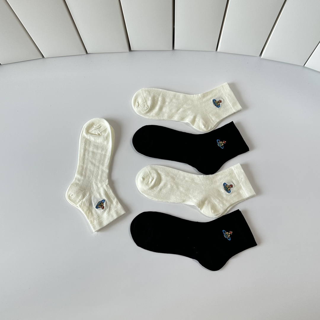 💛配包装西太后 新款刺绣经典中筒款堆堆袜袜子！一盒五双， 专柜同步筒袜袜子，💛大牌出街，潮人必备🔥超好搭